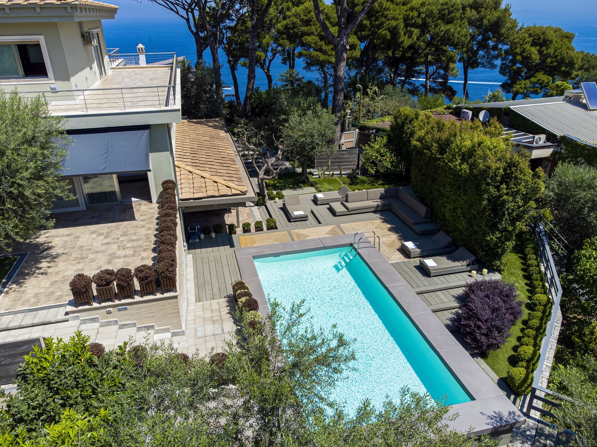 Villa Sorrento, frame 1