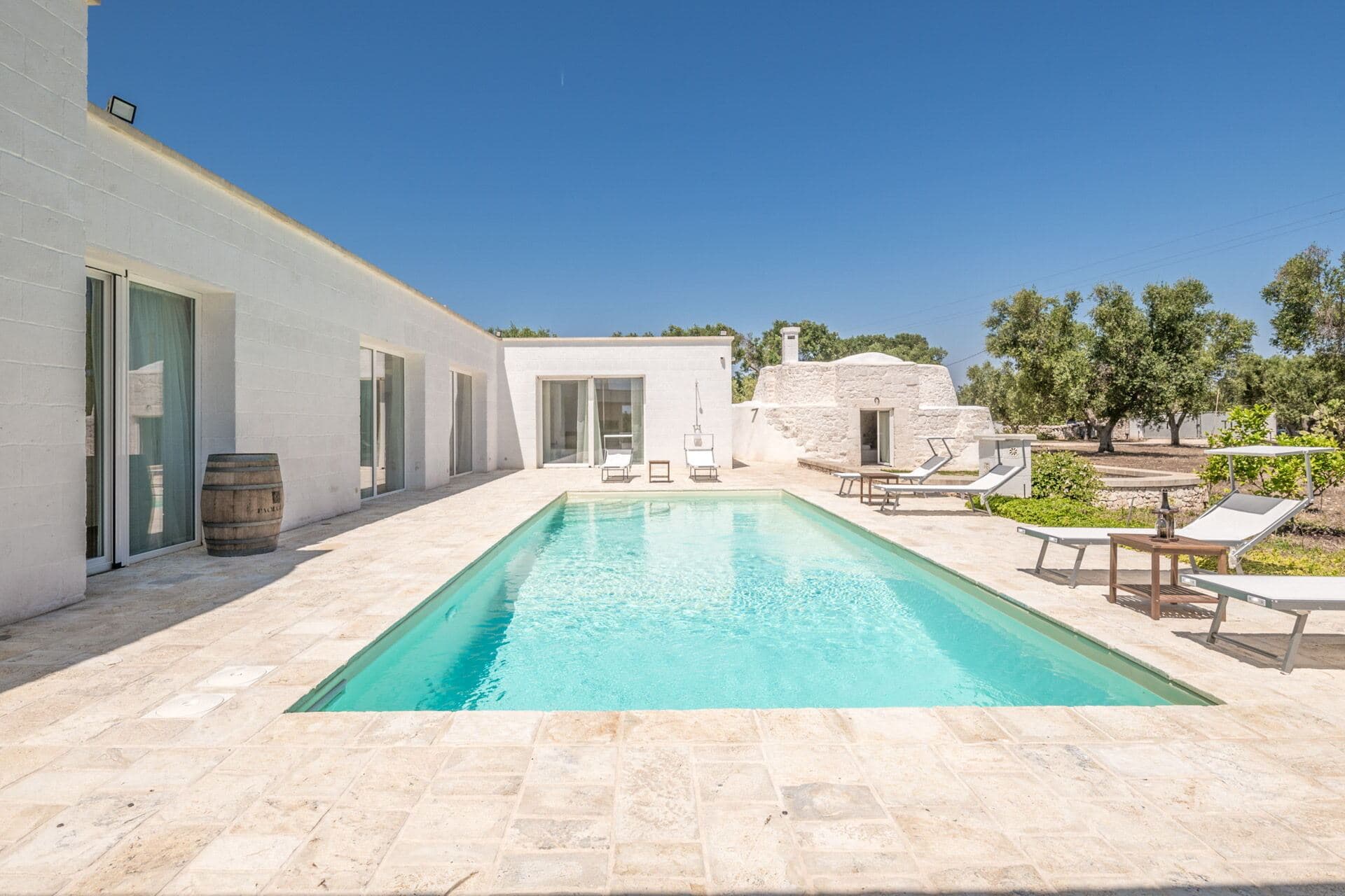 Villa Puspo, frame 1